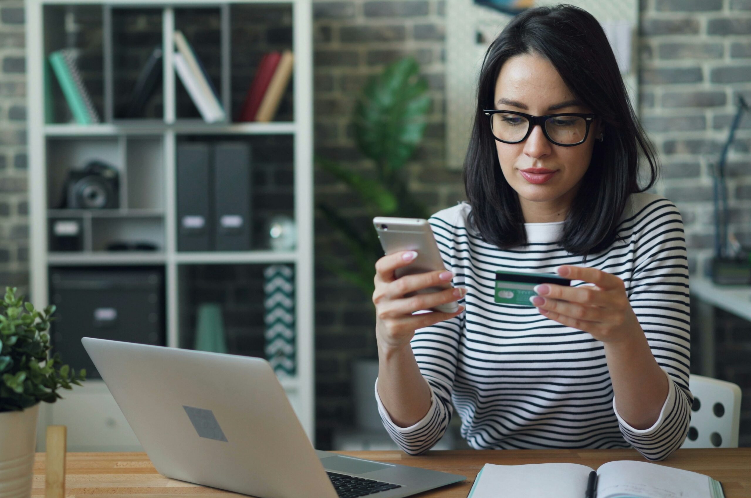 Forter case study - woman shopping online
